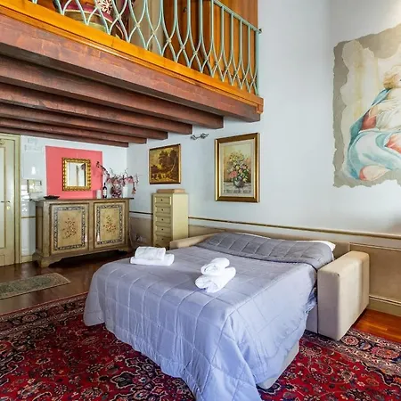 Santa Sofia Historic Loft In * Pádua